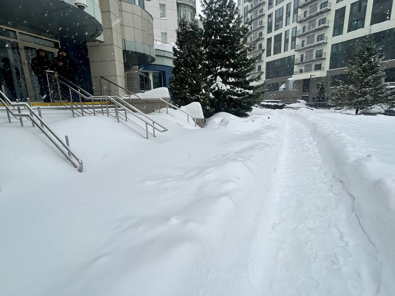 Фото Новосибирск засыпало снегом накануне 40-градусных морозов: 10 кадров аномальной погоды 10